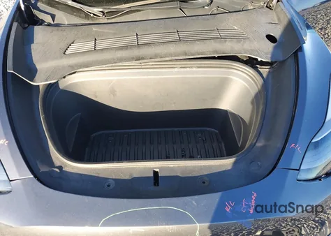 2022 Tesla Model Y z USA, uszkodzony, nr VIN 7SAYGDEF2NF452238